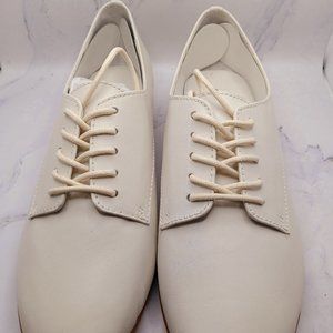 G.H. Bass & Company Women Shoes 8.5 Chrissie White EUC